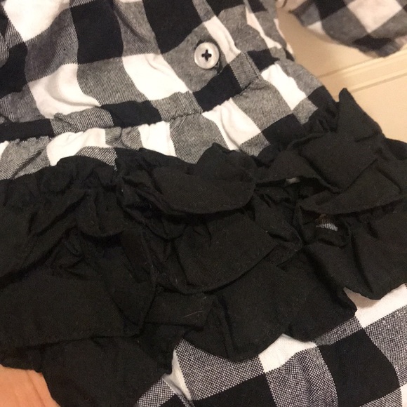 Ruffled butt Romper - Picture 3 of 4